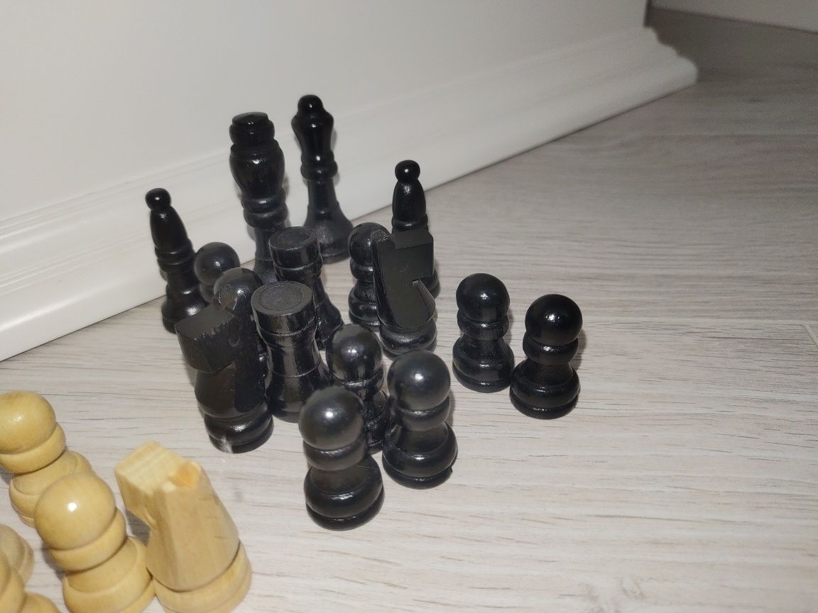 Шахматы 33.8 см x 33.6 см, доска фанера, фигуры дерево,в подарок шашки