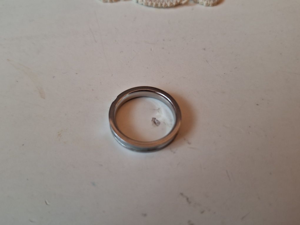 Inel argint rodiat cu sidef și 3 zirconii mici
