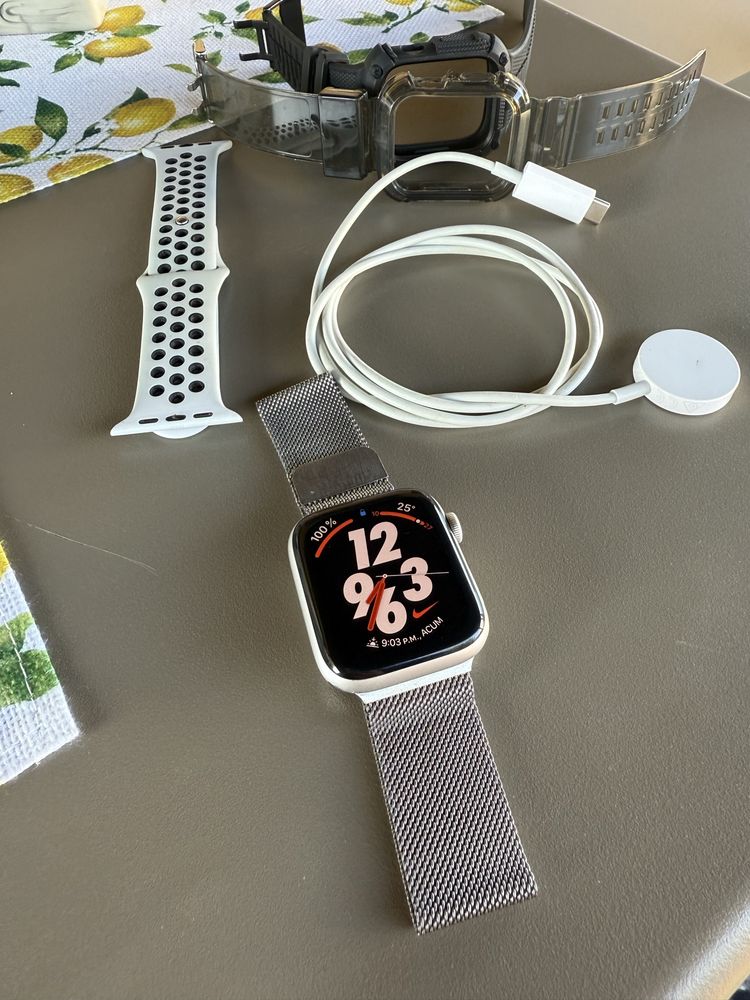 Apple Watch 44mm SE GPS Milanese Nike +
