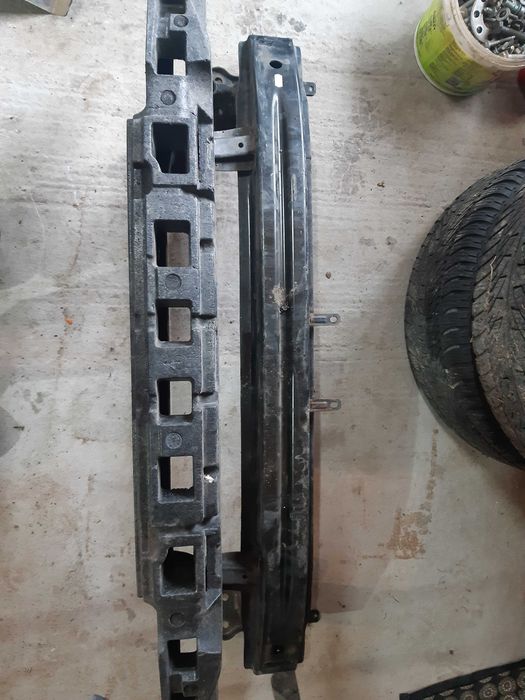 Set faruri stanga-dreapta/Trager cu armatura / Scut motor VW PASSAT B6