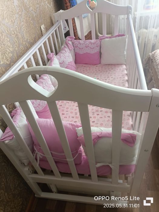 Продам кроватку и комод