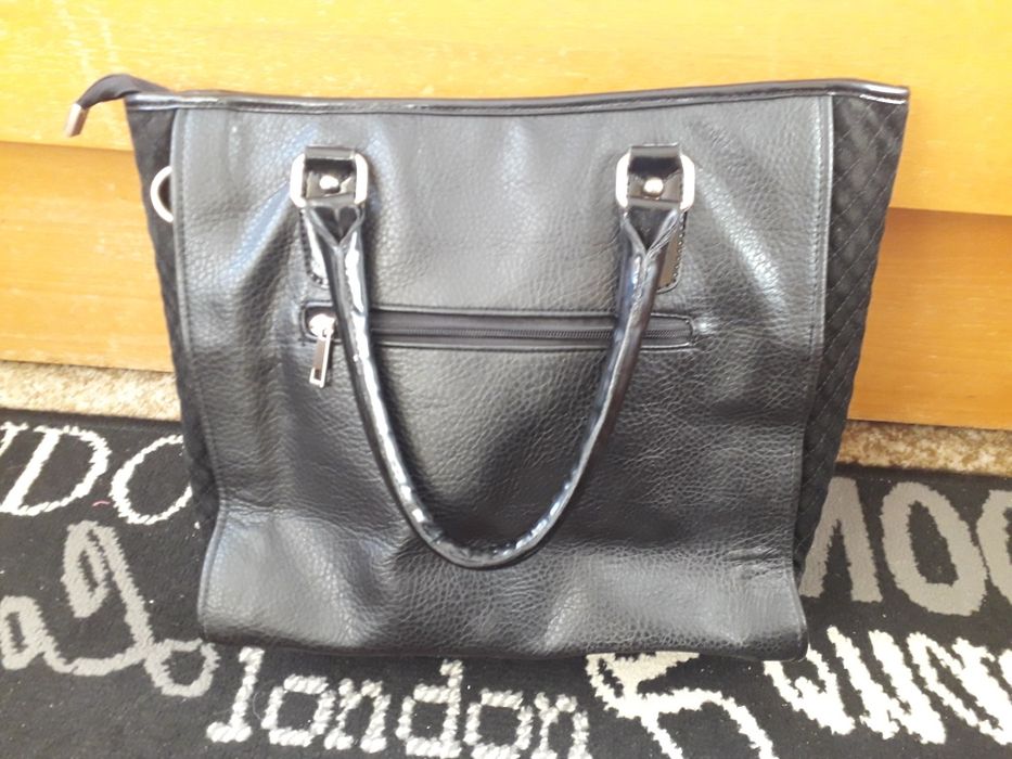 Дамска черна чанта