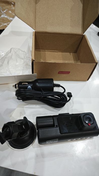 Видео регистратор с две камери и карта памет