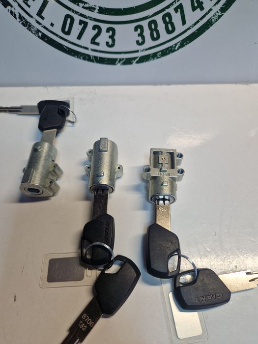 Incuietoare baterie ebike Giant baterie intube deschidere stanga