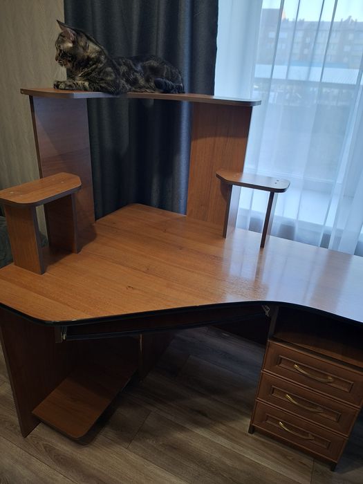 Стол компьютерный  угловой