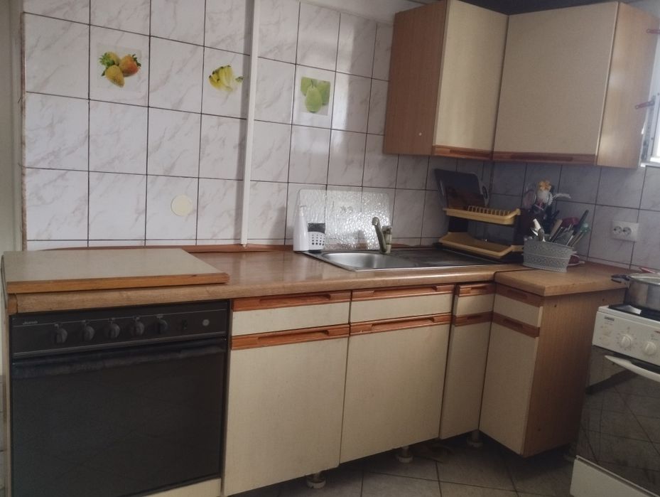 Vând urgent mobilă de bucătărie folosită