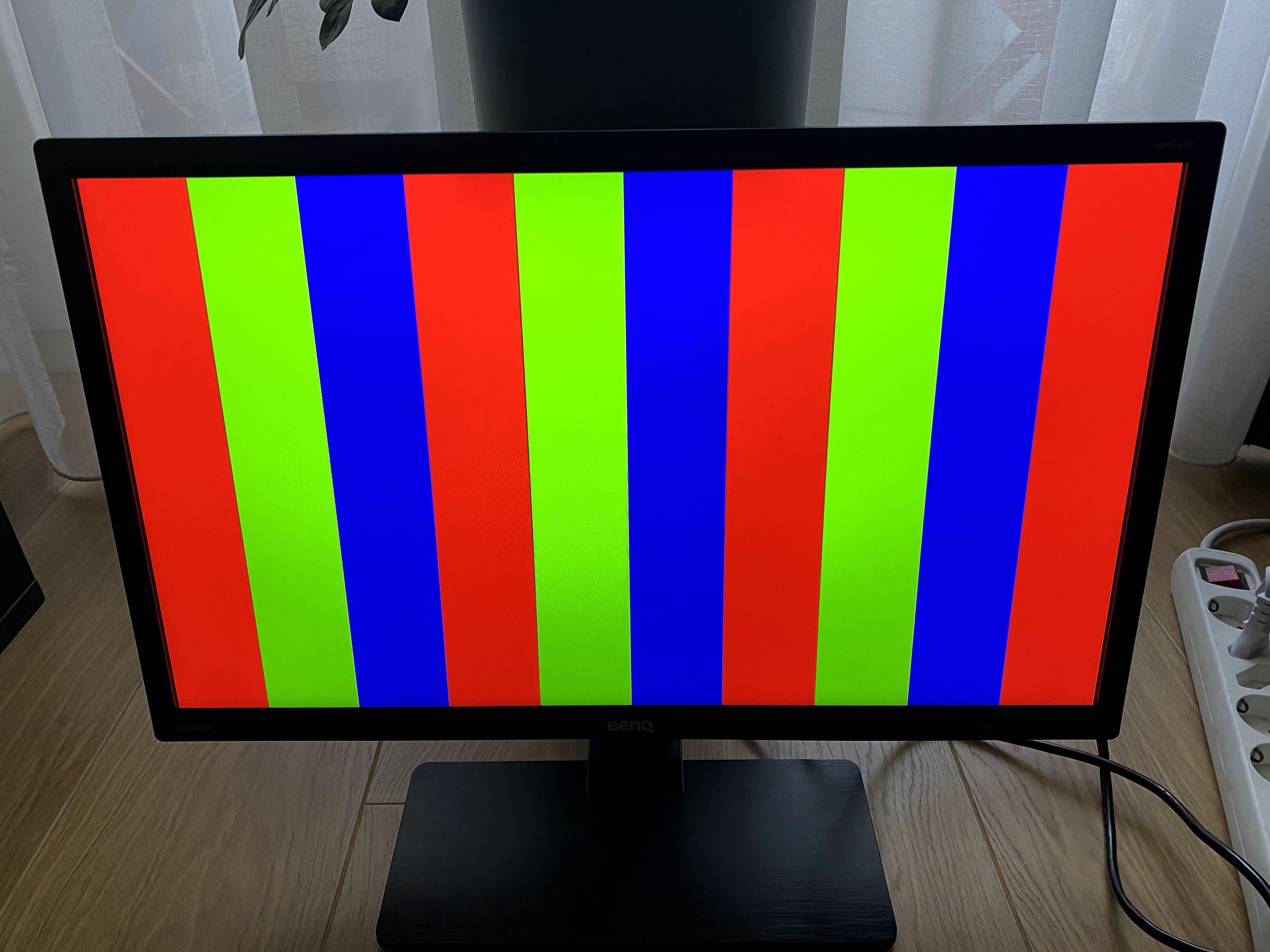 21.5 инча Benq и 23 инча LG 1080p монитори. Перфектно работещи