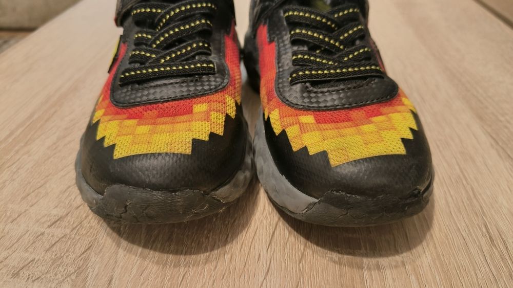 Adidasi baietei Minecraft Skerchers 31