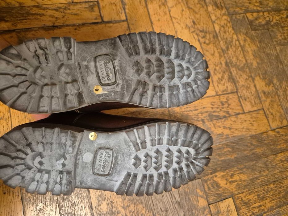 Vand bocanci maro din piele naturala, marimea 40, impermeabili, noi