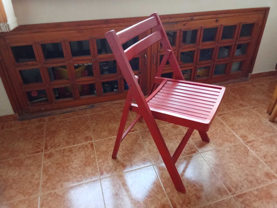 Дървен сгъваем стол