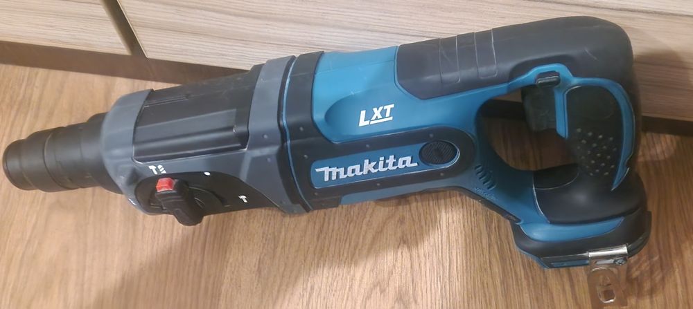Перфоратор Makita DHR 241