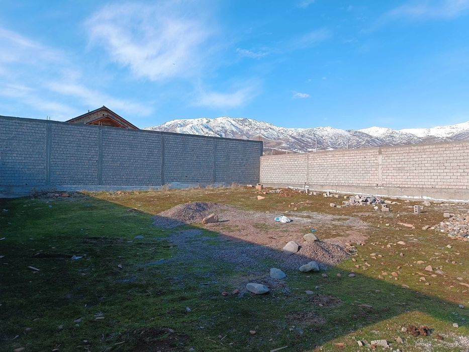 В продаже 2 участка по 6 соток в Акташе, обнесенные прочной стеной