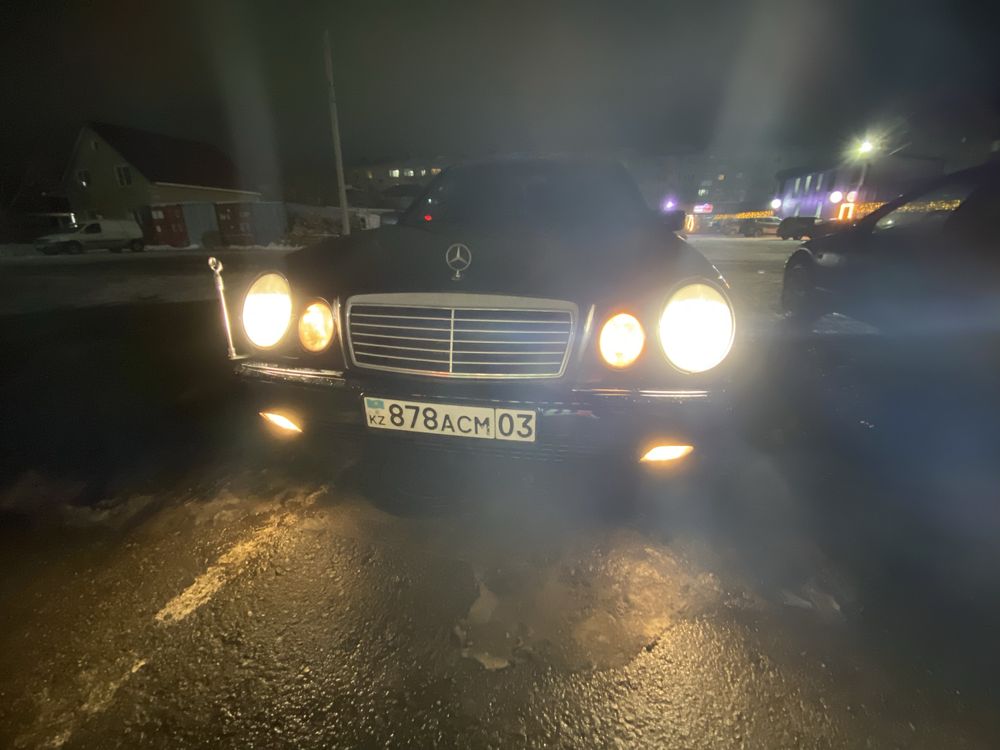 Продам машину мерседес w210
