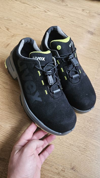 Bocanci de lucru profesionali Uvex 42 Folositi