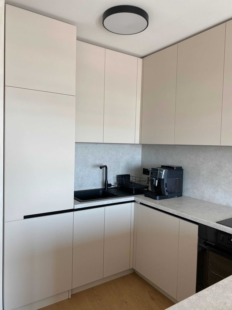 Дава се под наем Двустаен апартамент в Варна, Бриз - 72 кв.м за 1150 € - Снимка #9