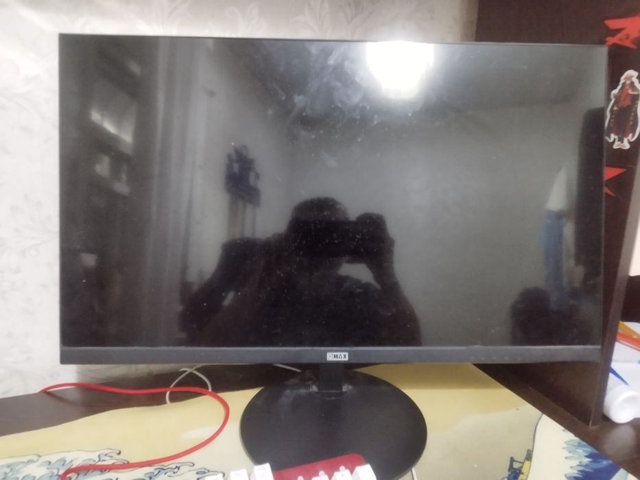 Продам монитор 60гц full hd с единственным дефектом это полосы на нем