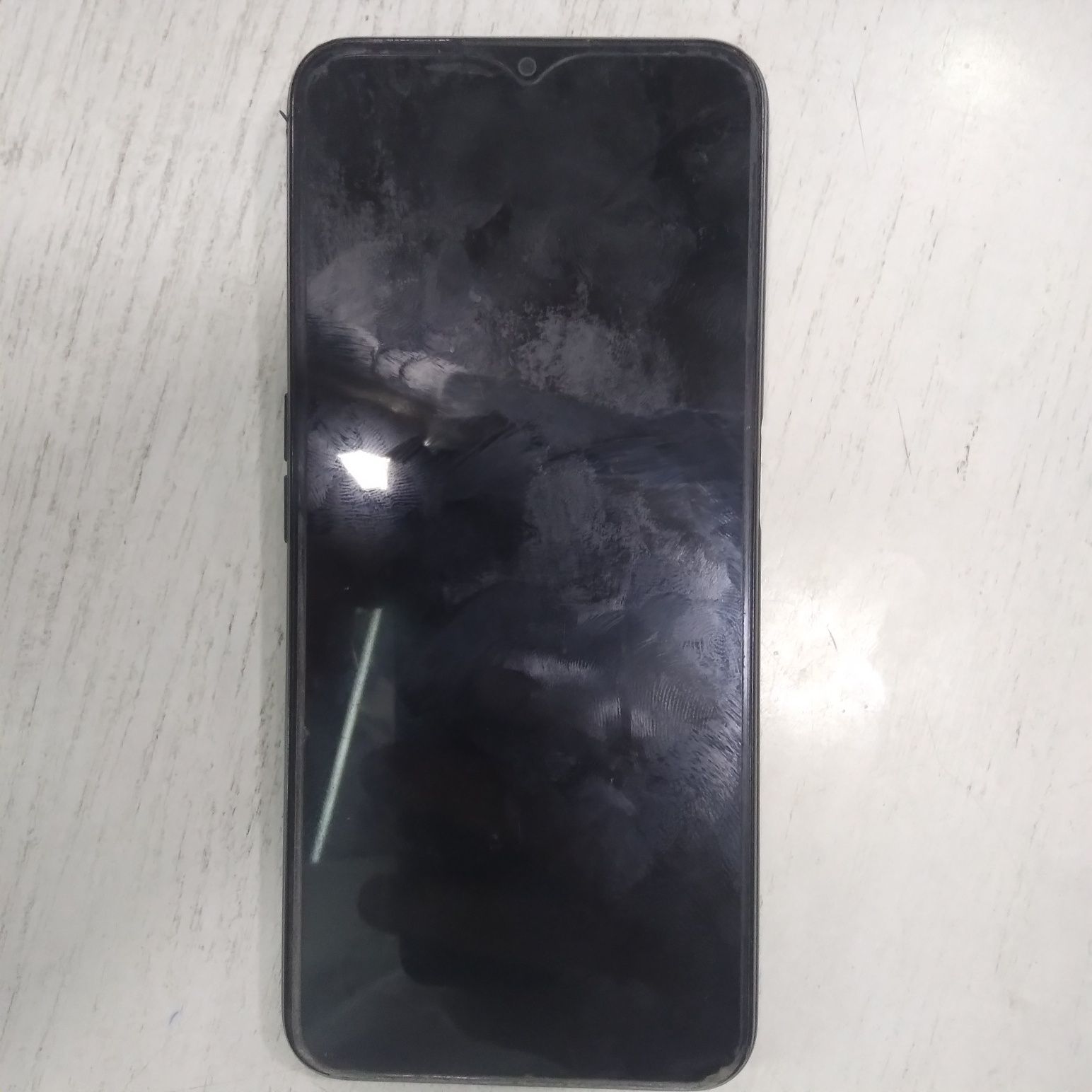 Realmi s 31 ideal holatda sal qirilgan joylari bor