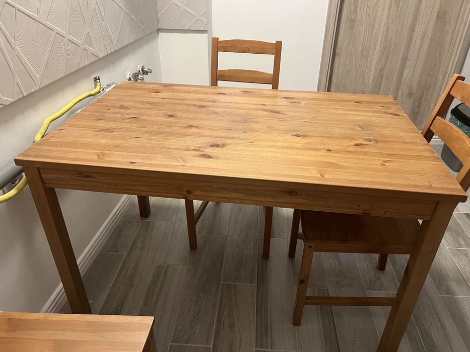 Set masa plus scaune