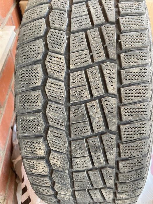 Зимные шины в отличном состояние