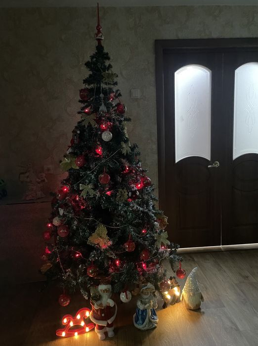 елка новогодняя , искусственая
