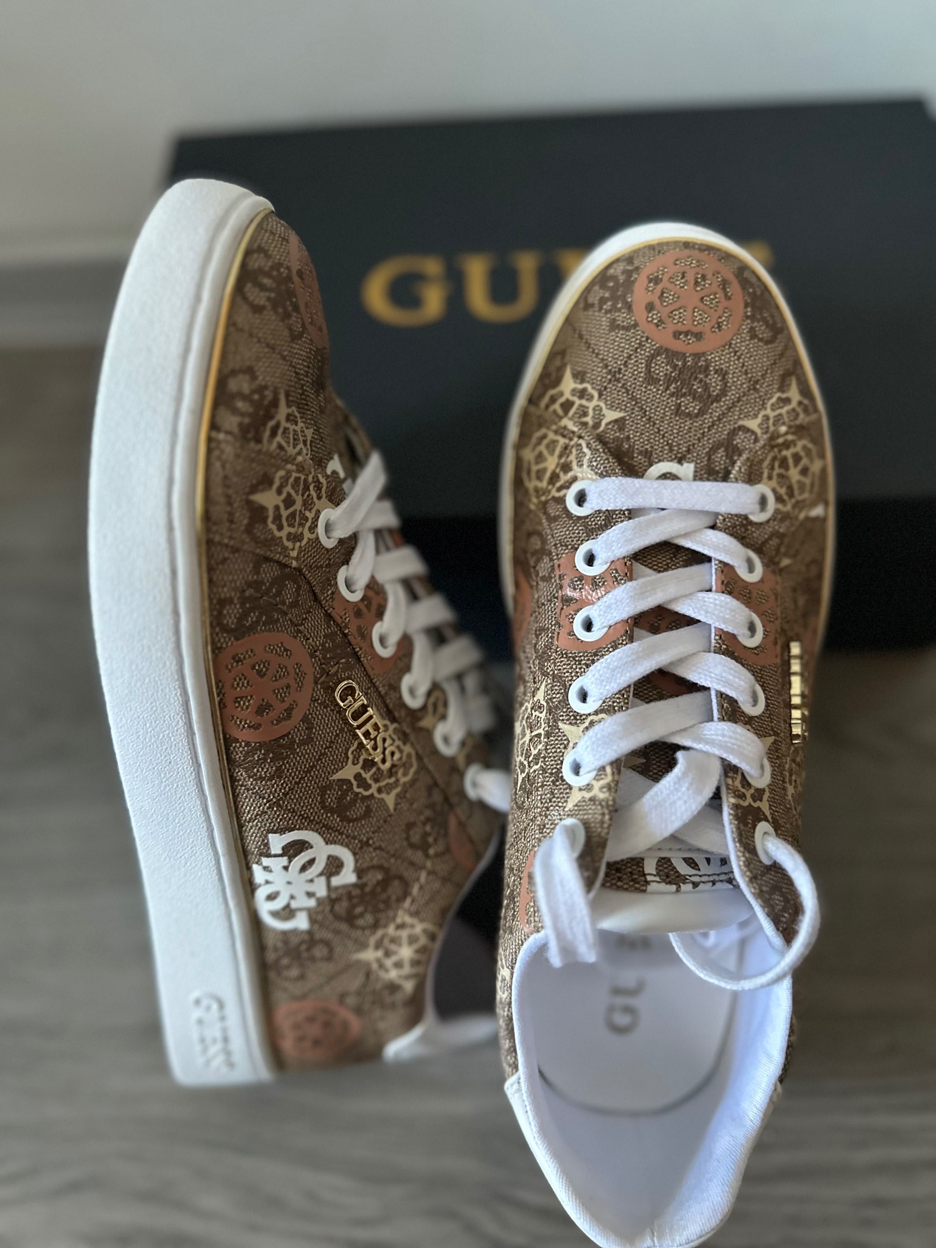 Обувки Guess нови