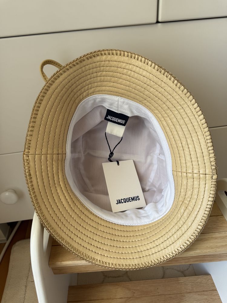 Бежова Шапка JACQUEMUS