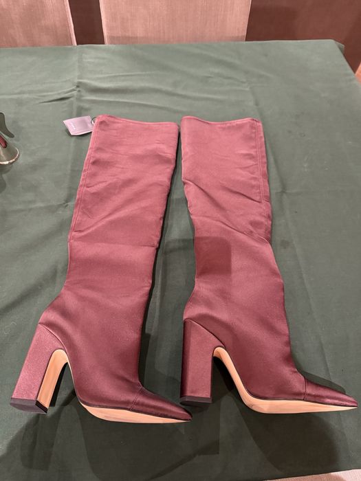 Нови ботуши Zara до коляното на ток, бордо, от твърд промазан плат