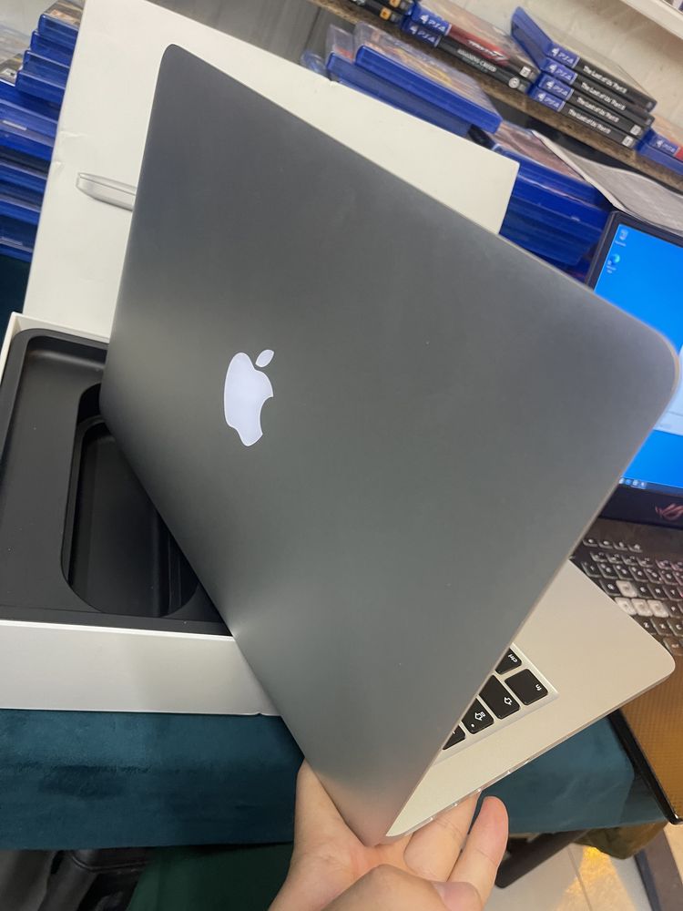 MacBook pro 13 2015 impecabil i5 8gb 500 Ssd 300 cicluri