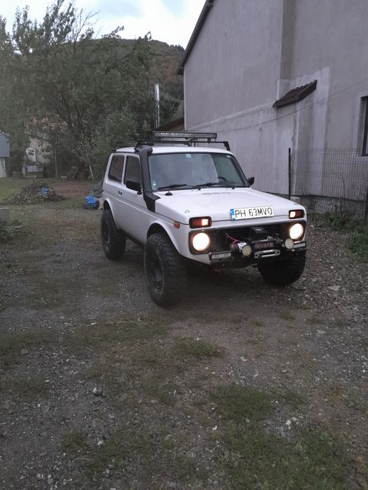 Vând Lada niva 4x4