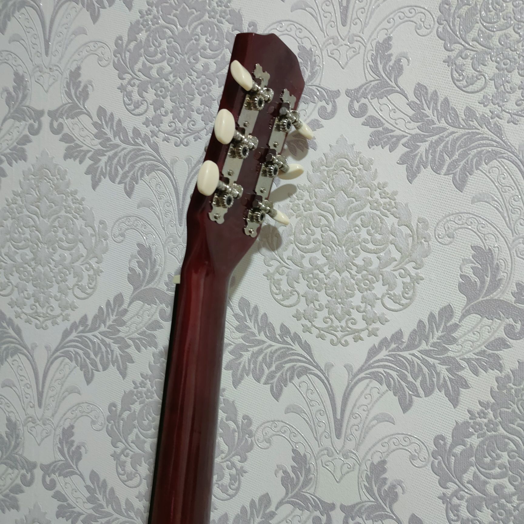 Gitara model 38C srochni sotiladi