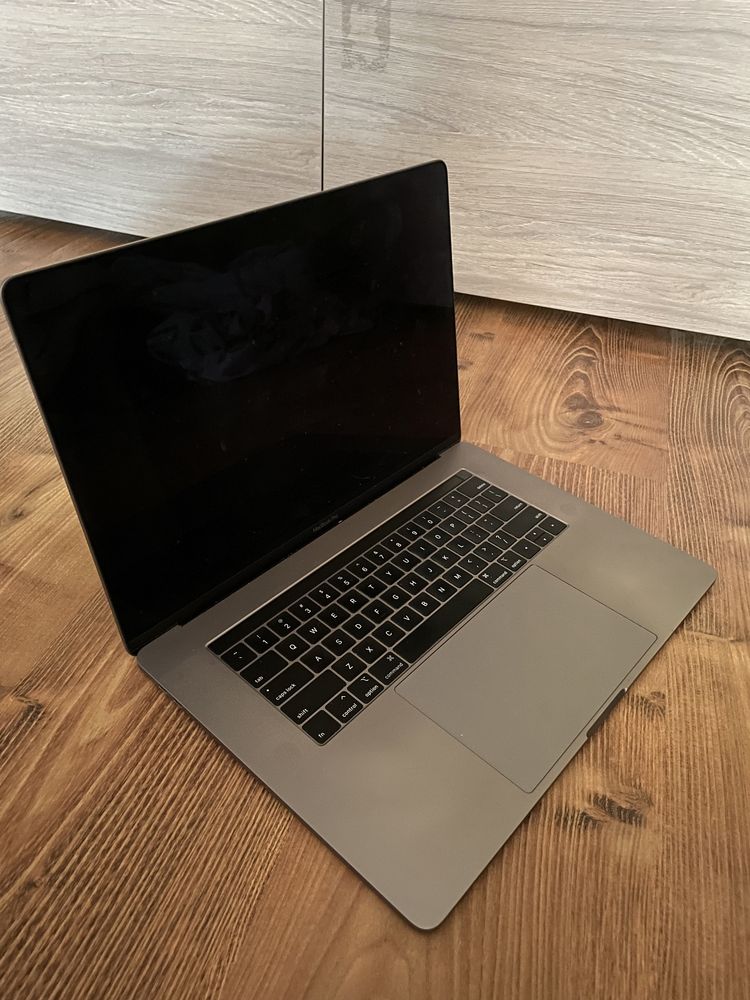 Macbook Pro 15’ , i9 , 16GB RAM, 2021 Touchbar