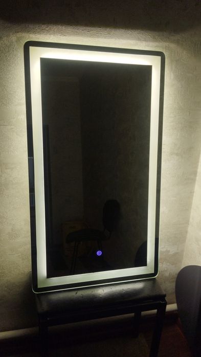 Продам зеркало с подсветкой