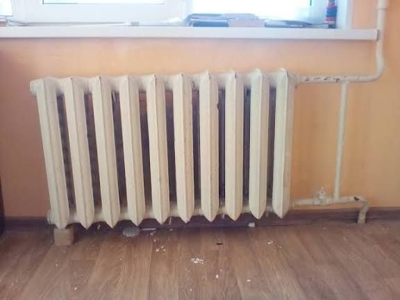 Продам батареи 4 шт