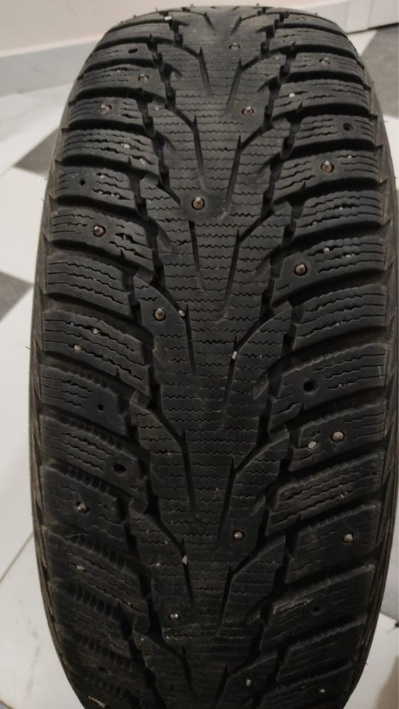 Продам зимние шины 205/60R 16