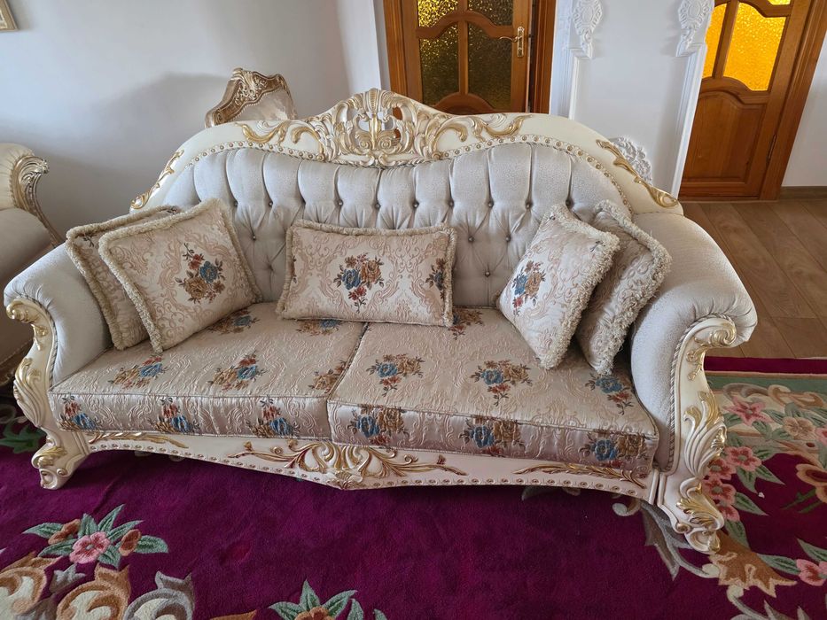 Коплект из двух диванов и двух креслел