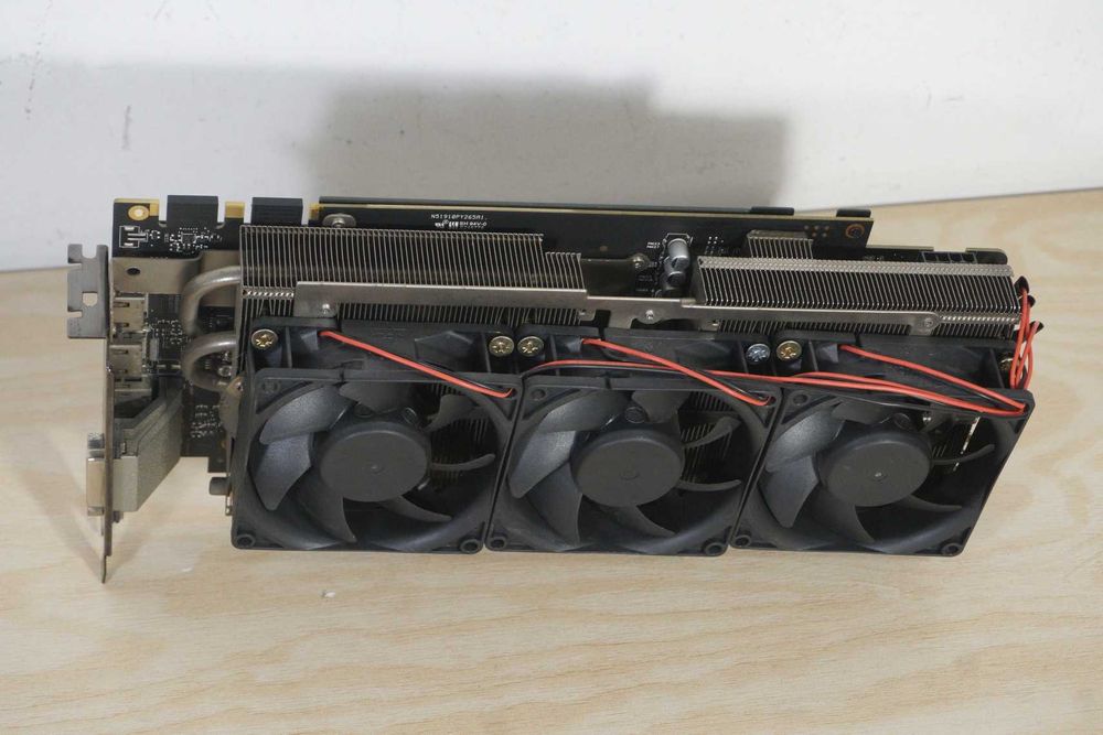 Видеокарта GPU Nvidia GTX 1070 Ti ROG Strix с безшумни перки (sonon)