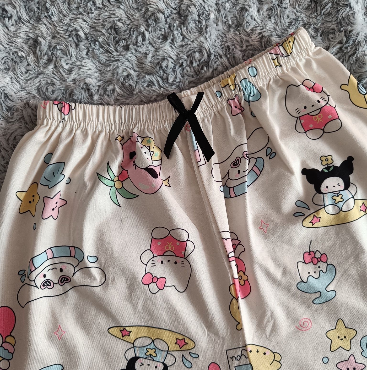 Pantaloni de pijama crem, personaje Sanrio