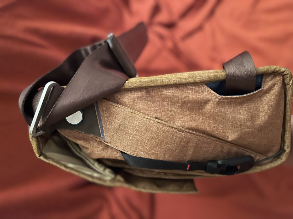 Geanta foto Peak Design Everyday Messenger BROWN