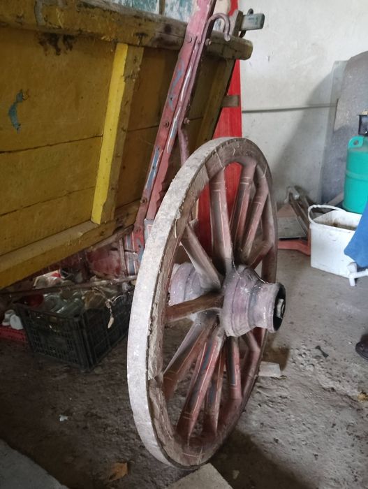 Каруца добре изрисувана подходяща за декорация