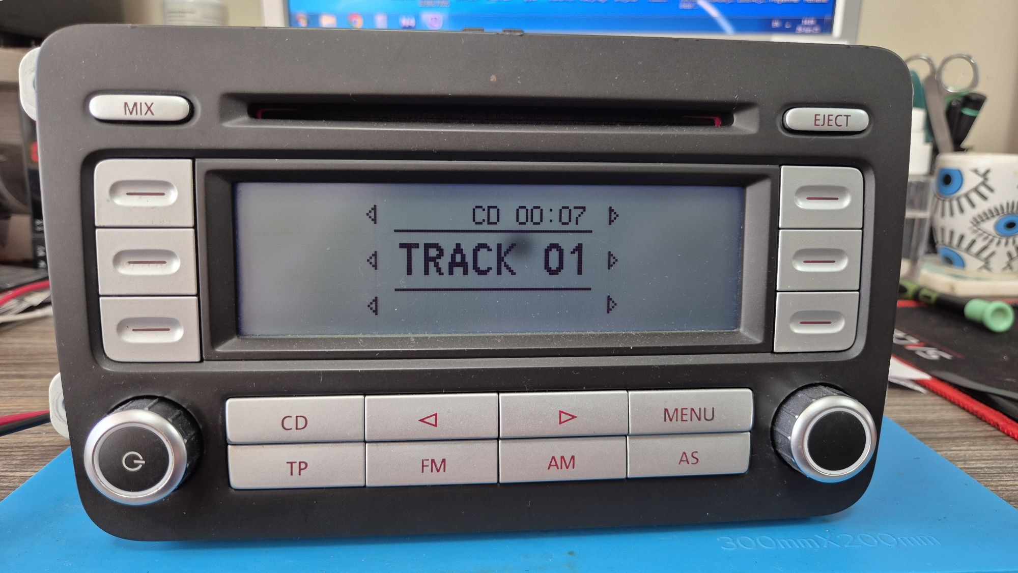 vw RCD 300 радио,наличен код! vw RCD300