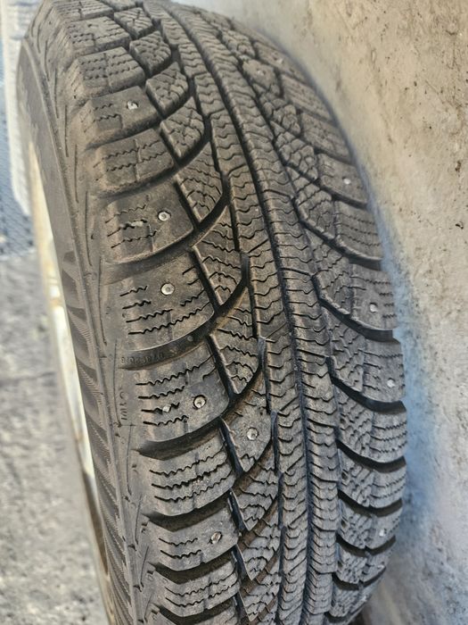 Продам шипованные шины на 13