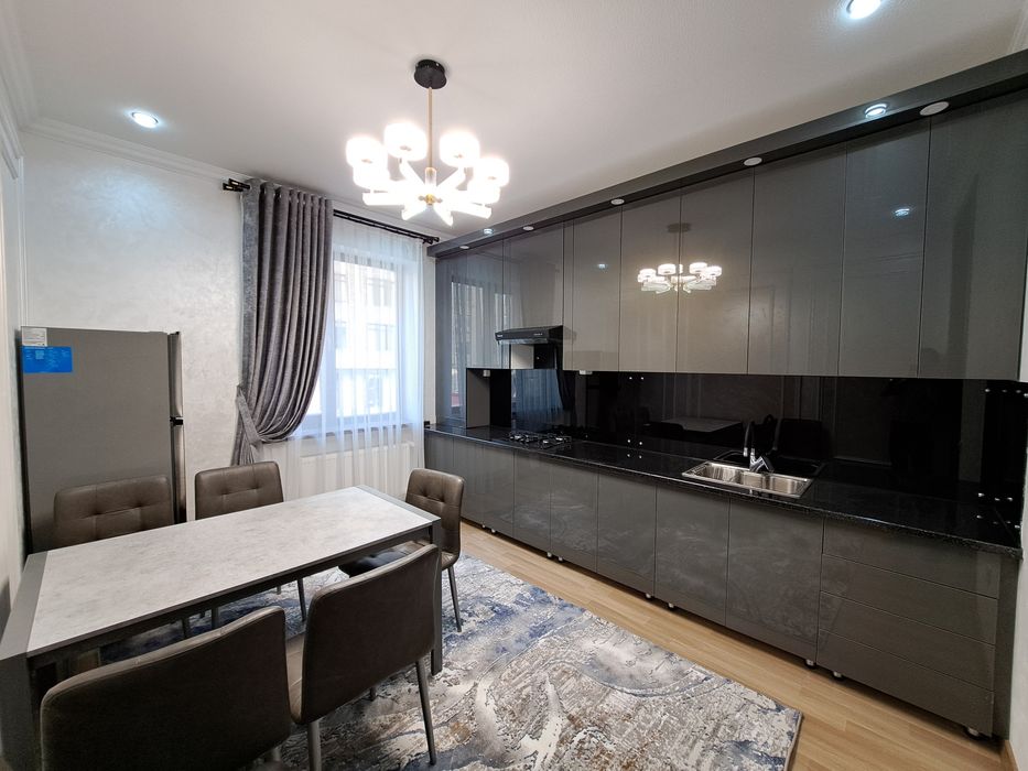 3 xonali lyuks kvartira sotiladi