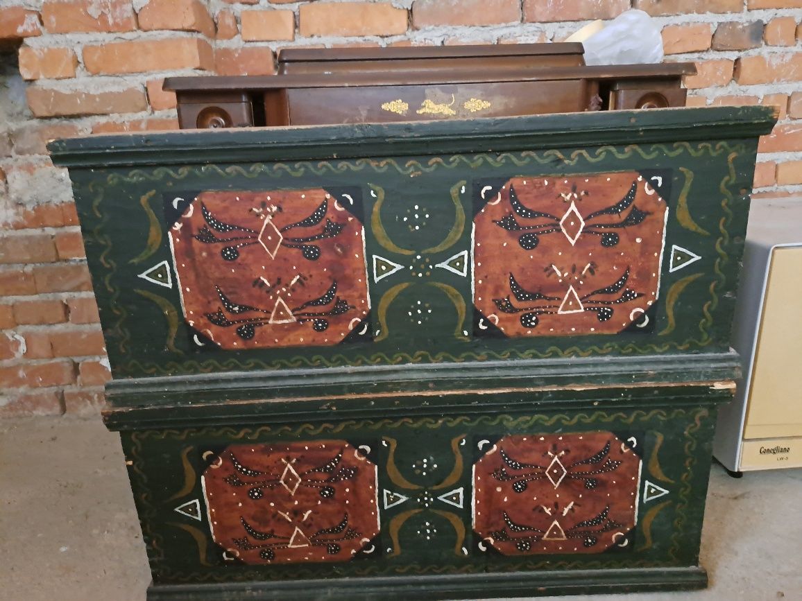 Автентични старинни сандъци