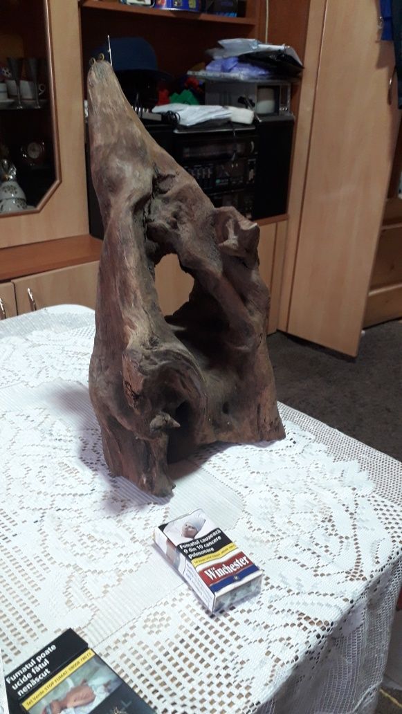 Rustic ,/  artizanat /scorbură de copac  pt veverita din lemn.