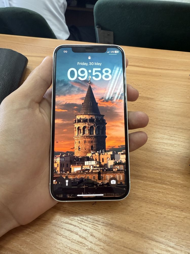 iPhone 12 ideal