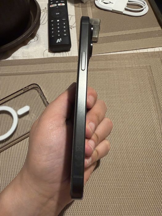 Продавам iPhone 15 Pro Max 256 Black Titanium