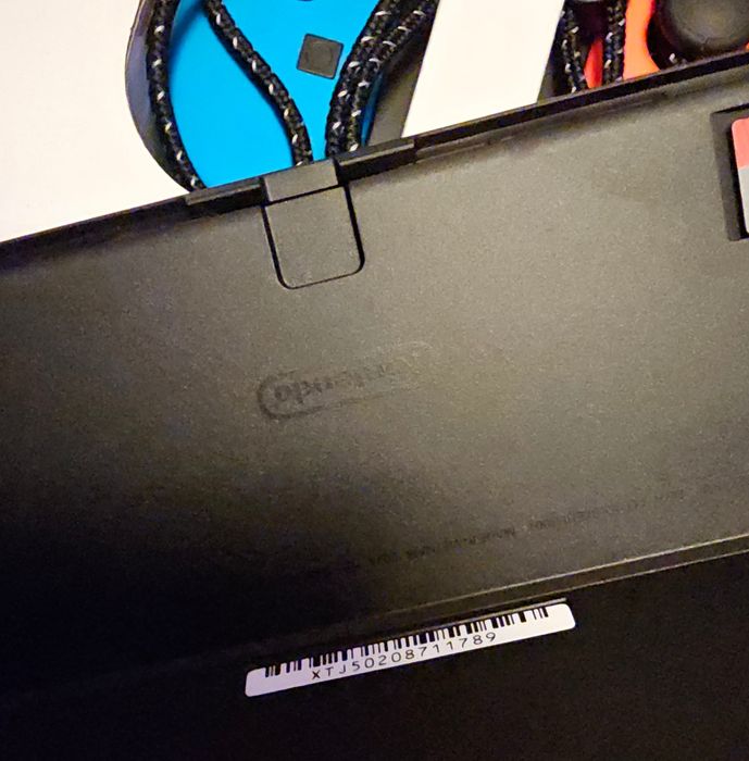 Vând Nintendo Switch OLED ca nou cu accesorii