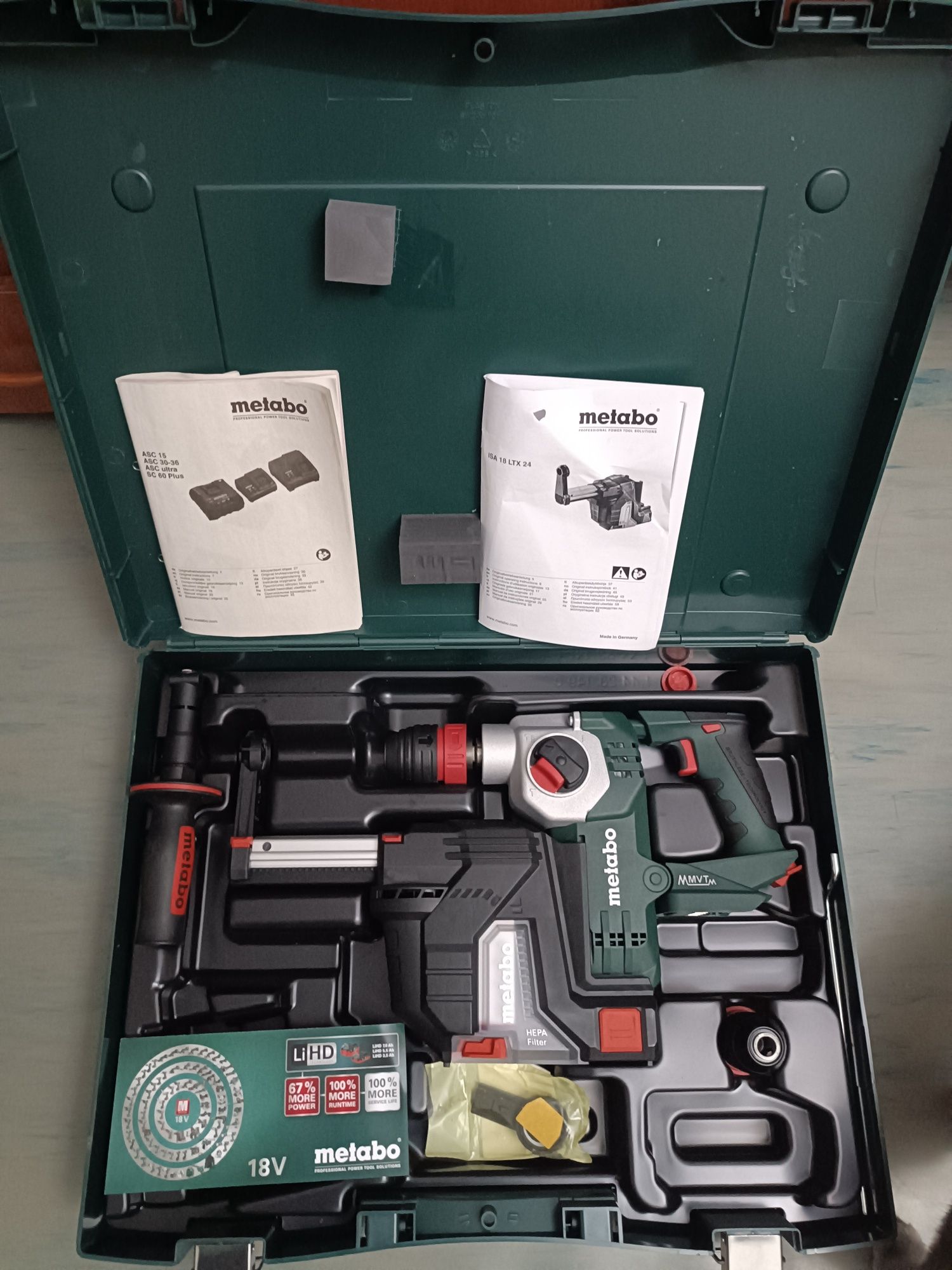 Продаю компактный перфоратор Metabo с пылесосом