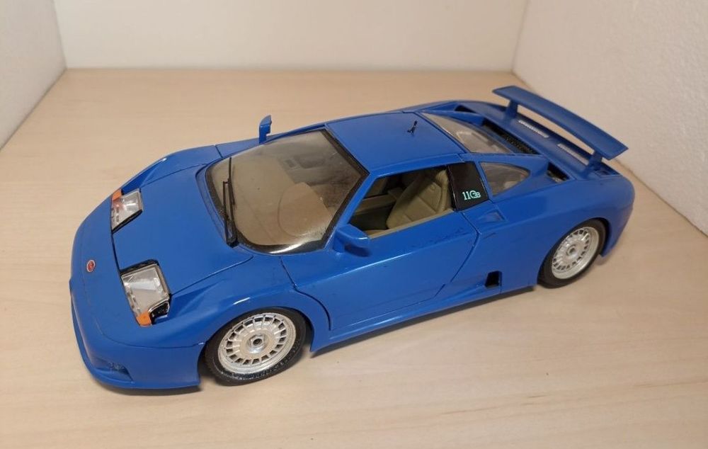 Bugatti 11QB
Scara 1/18
Bburago

Pozele reflectă realitatea. Se vinde