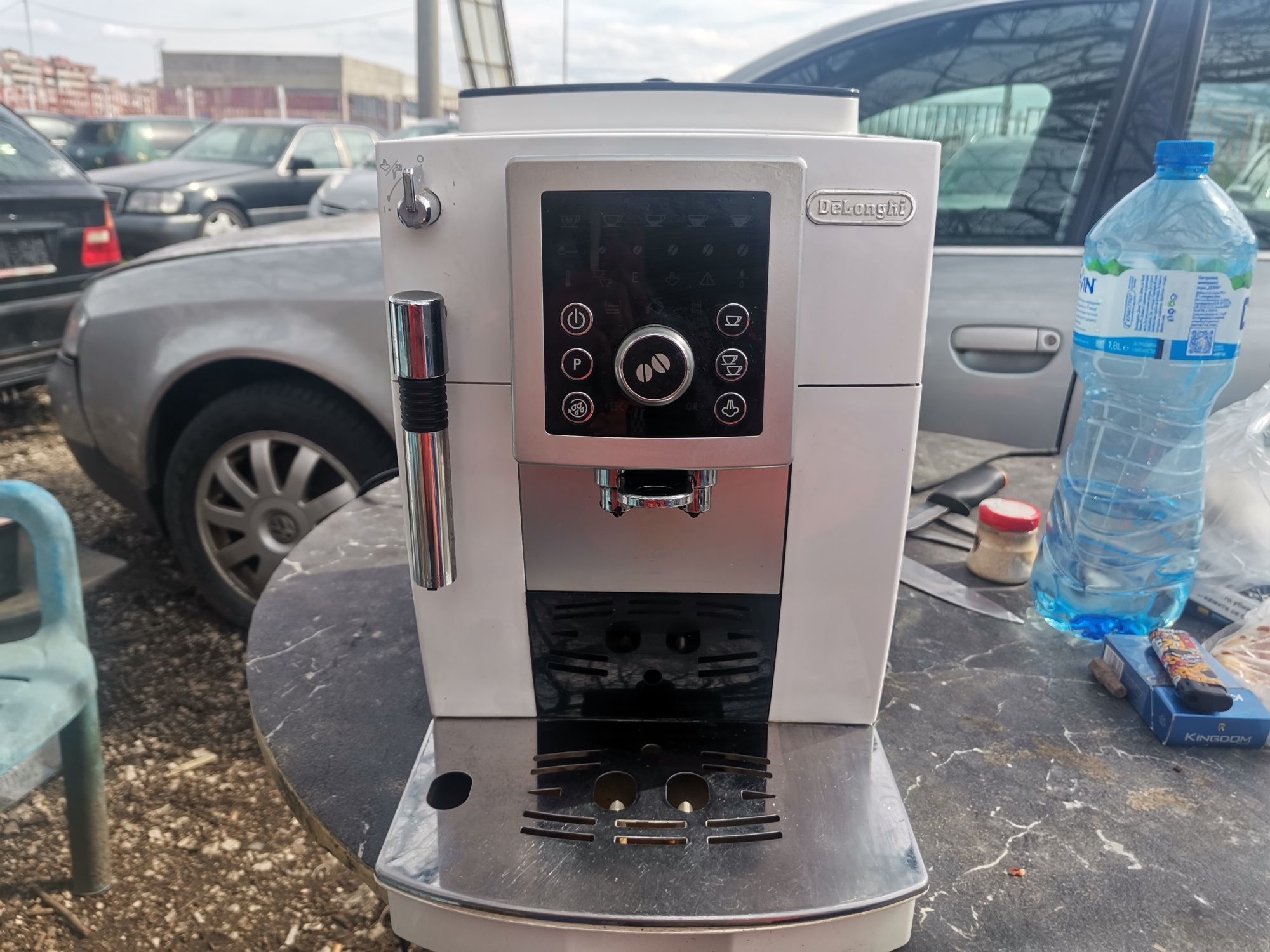 Кафеавтомат, кафемашина DeLonghi  esam 23.210 бяла